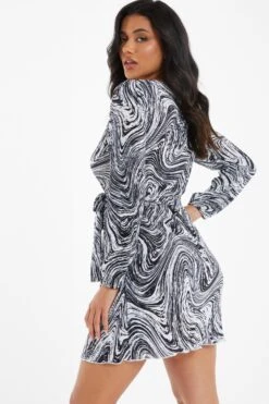 Black Plisse Swirl Wrap Dress 8 Black Plisse Swirl Wrap Dress -Glamourista 00100036323 XB