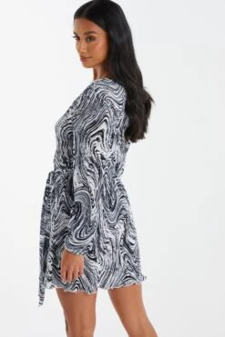 Petite Black Plisse Swirl Wrap Dress -Glamourista 00100036325 XB